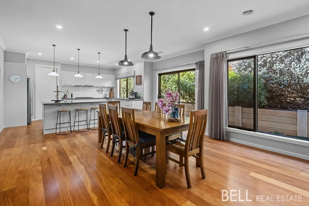 Emerald 4ਬੈੱਡਰੂਮ Modern Family Home in a Walking Distance to Emerald.