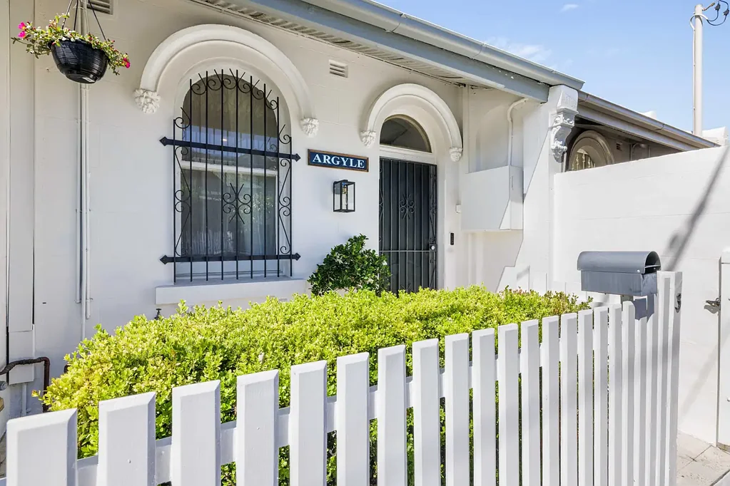 Rozelle 3Habitaciones High-spec rebuild of classic peninsula terrace