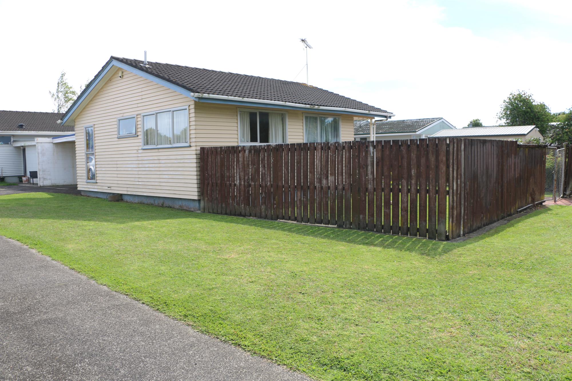 8 Huia Street, Waiuku, Auckland - Franklin, 2 ਕਮਰੇ, 1 ਬਾਥਰੂਮ