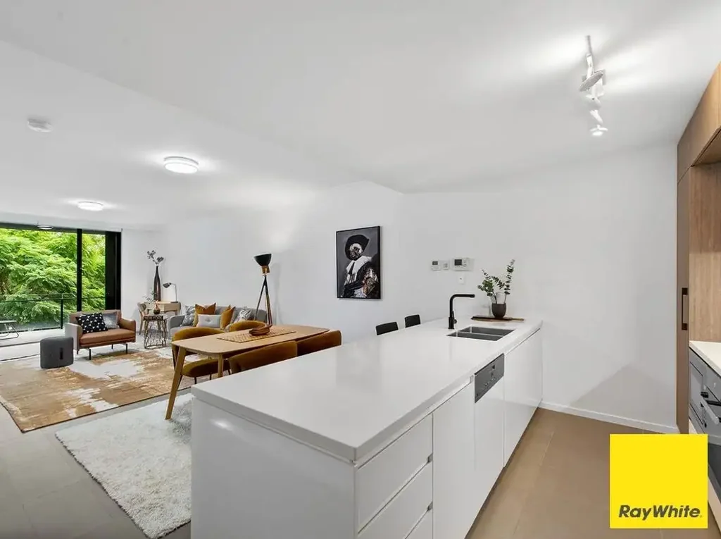 Stylish Riverside 2-Bedroom Apartment in West End!