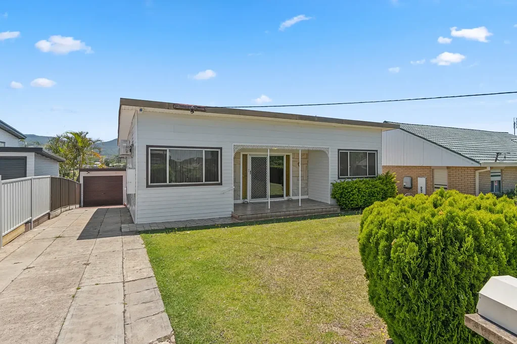 74 Blackman Parade, Unanderra, NSW 2526