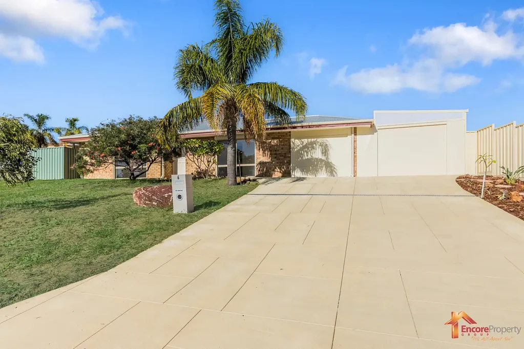 Parmelia 4બેડરૂમ MODERN STYLE RENOVATED BEAUTY 4 x 2 ON A LARGE CORNER BLOCK
