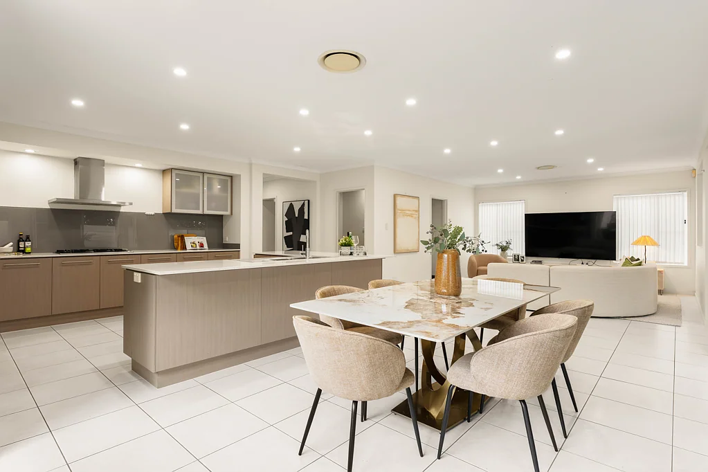Biggera Waters 5房  THE ULTIMATE FAMILY ENTERTAINER, FIVE BEDROOMS & SPARKLING POOL