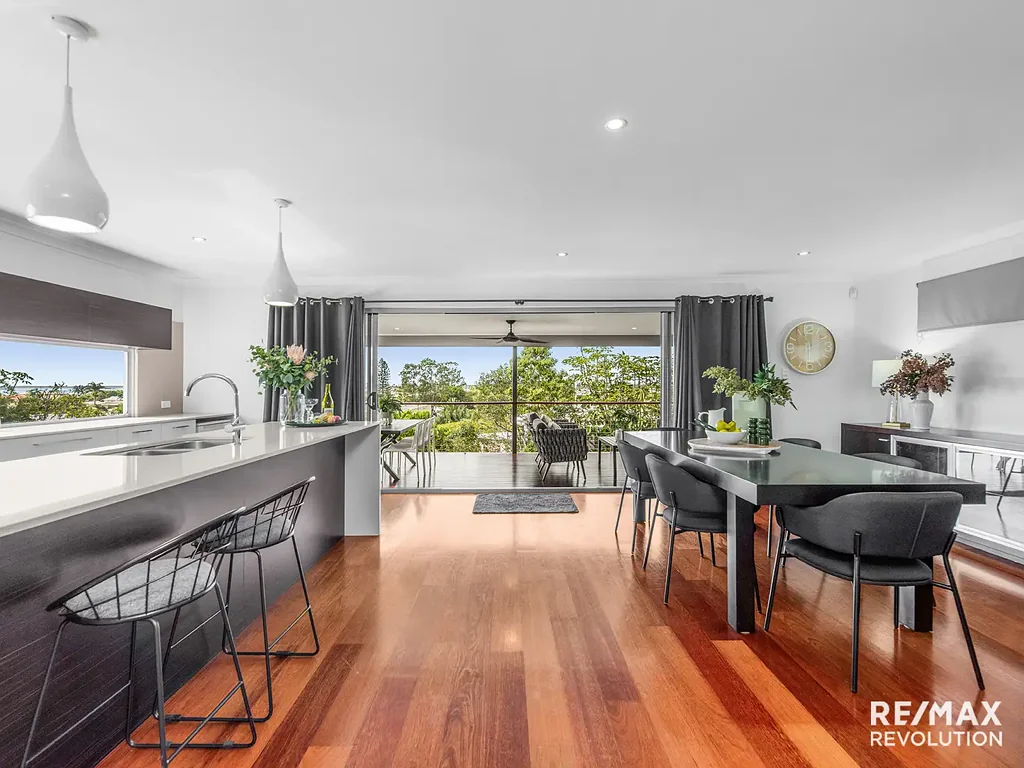 Birkdale 5chambre Seller Has Committed to Sell - They're Moving! Don't Miss This Rare Home with Water Views