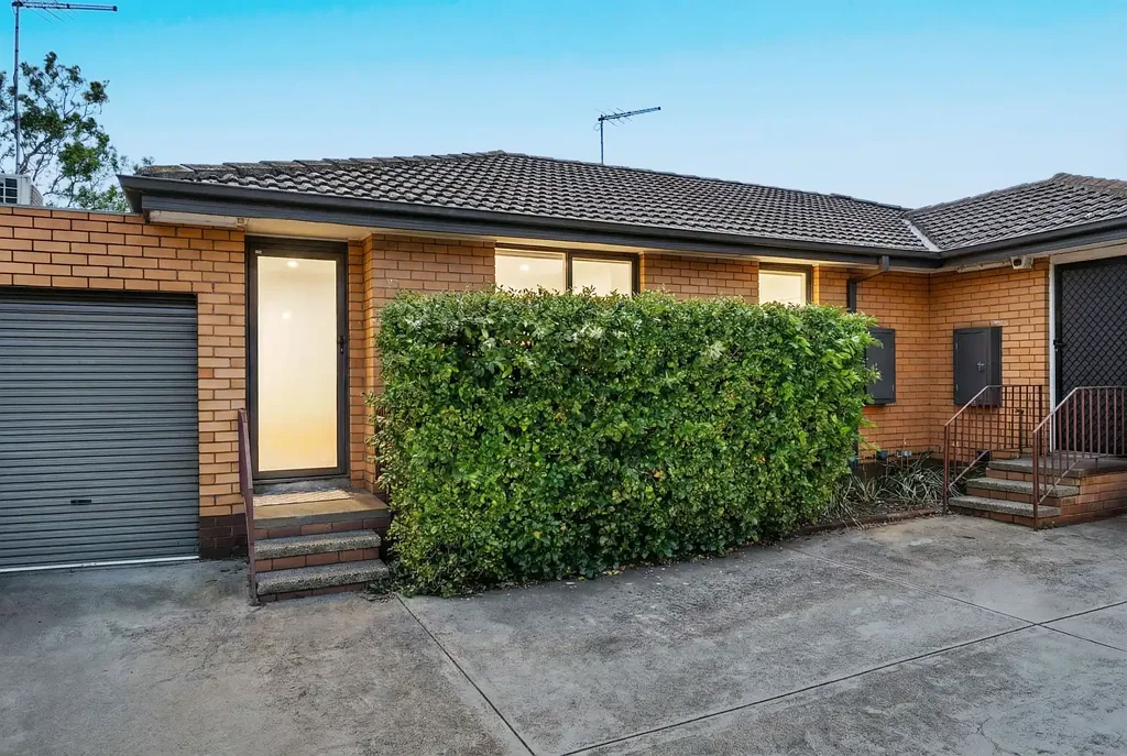 5/2 Corrigan Avenue, Brooklyn, VIC 3012