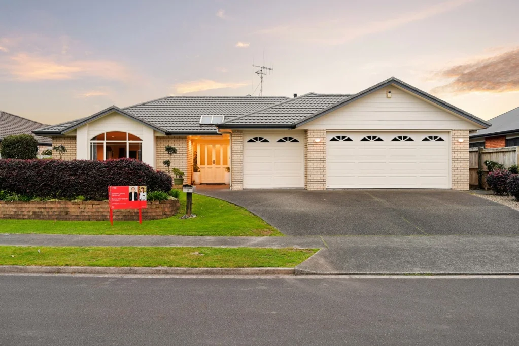 Huntington 4ਬੈੱਡਰੂਮ Family Living With Triple Car Garaging