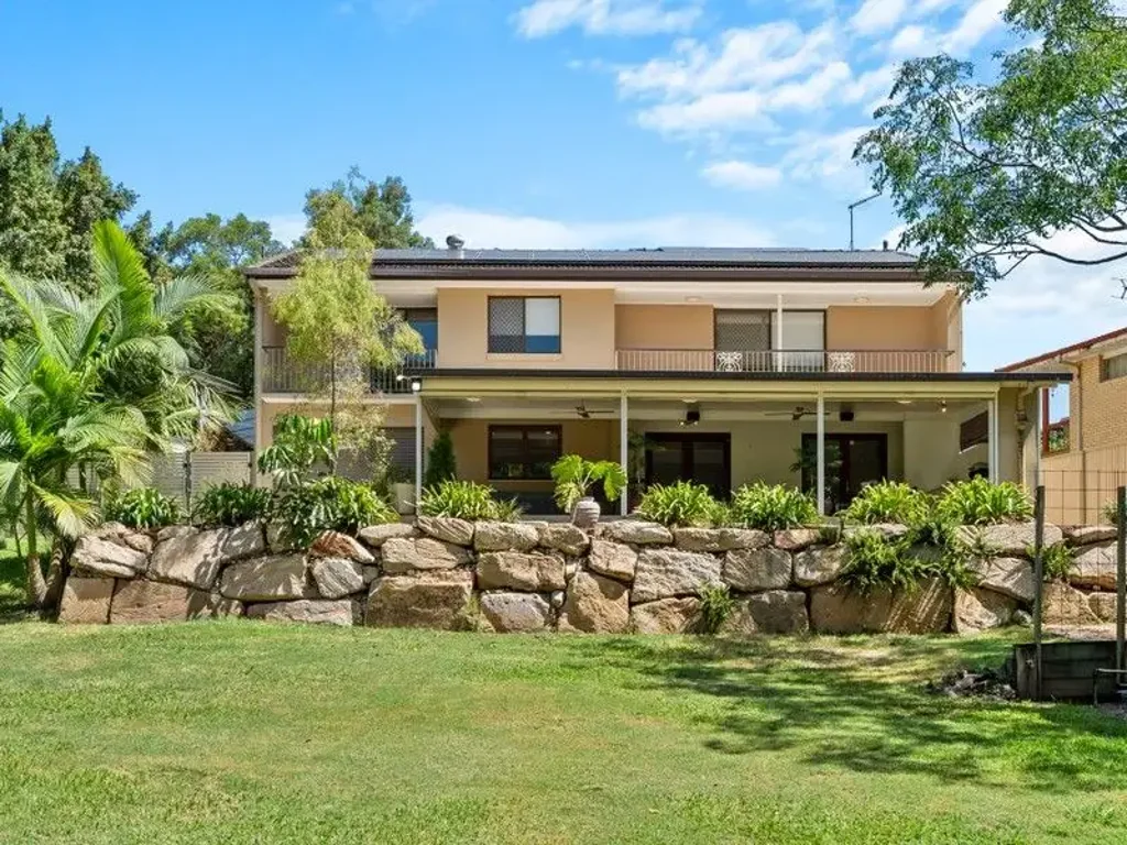 Corinda 5બેડરૂમ Stunning Family Home on Expansive 2011 sqm Block in Corinda!