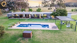 19 Raven Close, Table Top