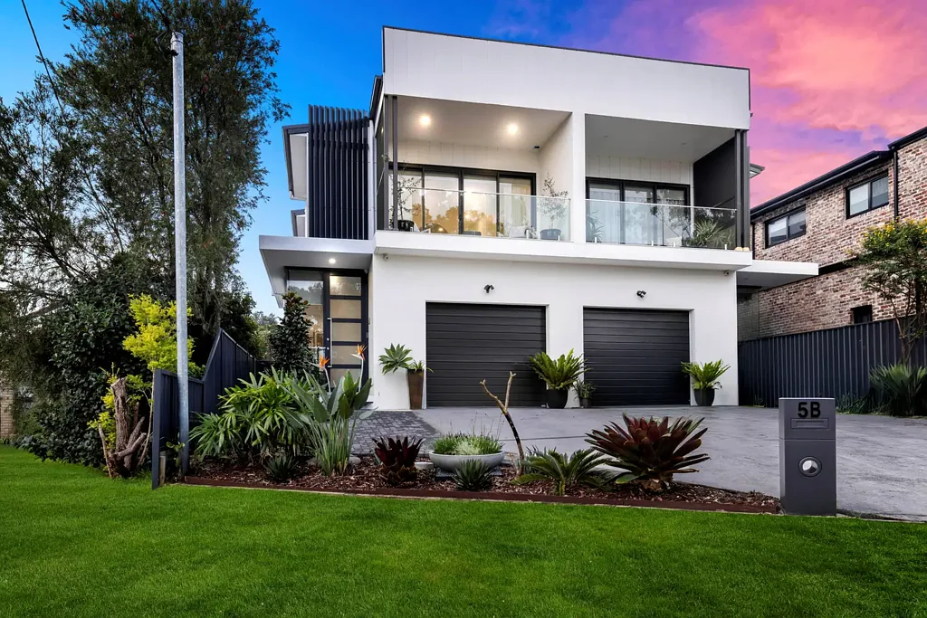 Kirrawee 5ਬੈੱਡਰੂਮ A unique statement of luxury & size