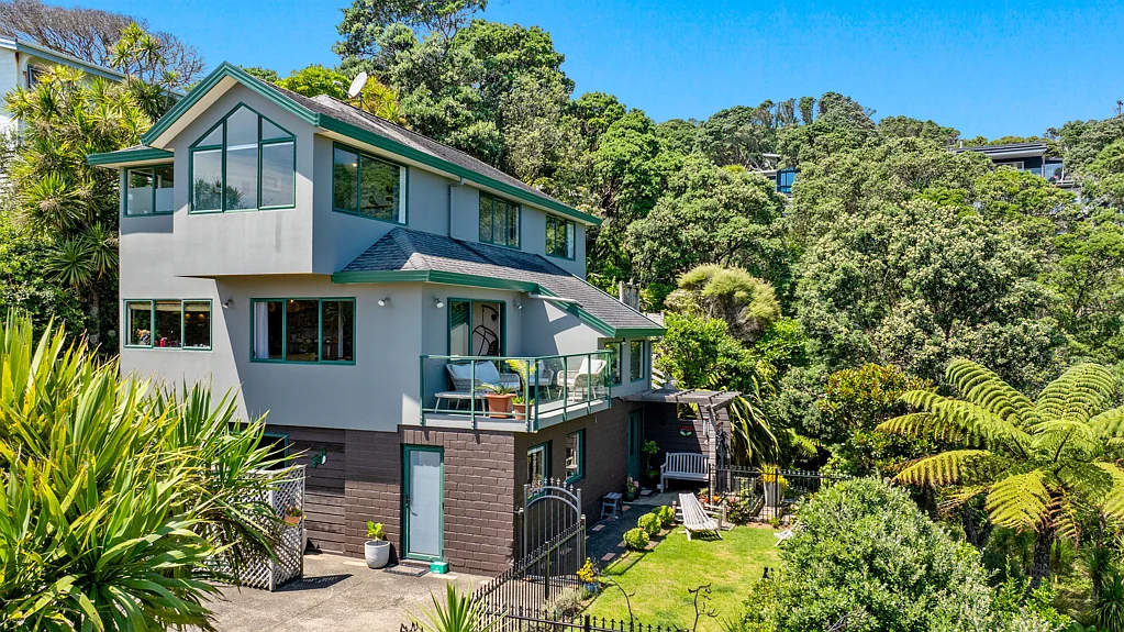 Muriwai 4Kwarto Bargain at the beach