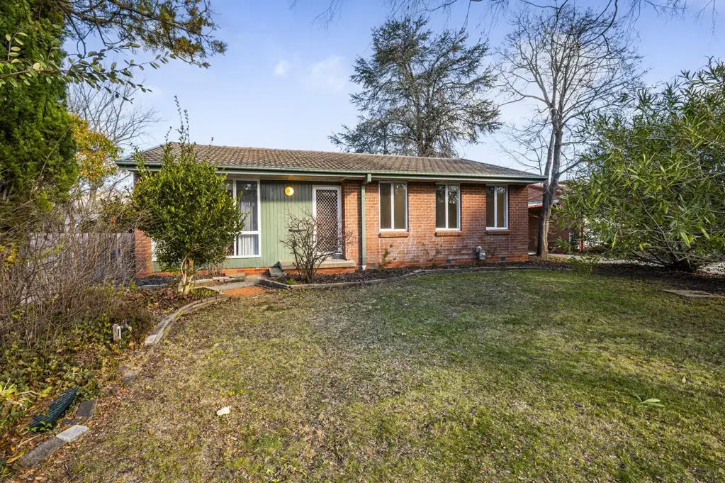 Sunny home in a quiet park-side location
