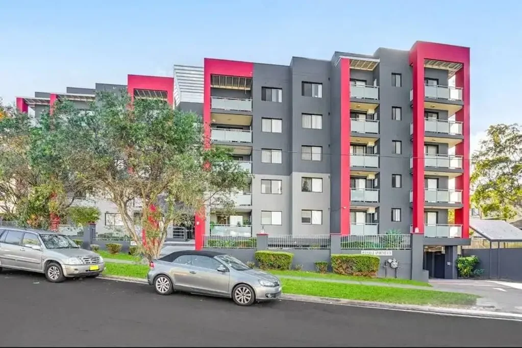 Blacktown 2房 宽敞两卧室公寓 – Blacktown 便利地段 SPACIOUS TWO BEDROOM APARTMENT WITH THREE BALCONIES !!