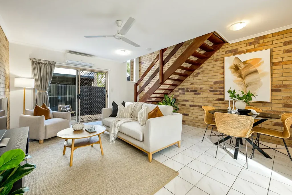 Manoora 2Moenga 2-Bedroom Townhouse | Private Courtyard | Freshly Painted | Pool in Complex