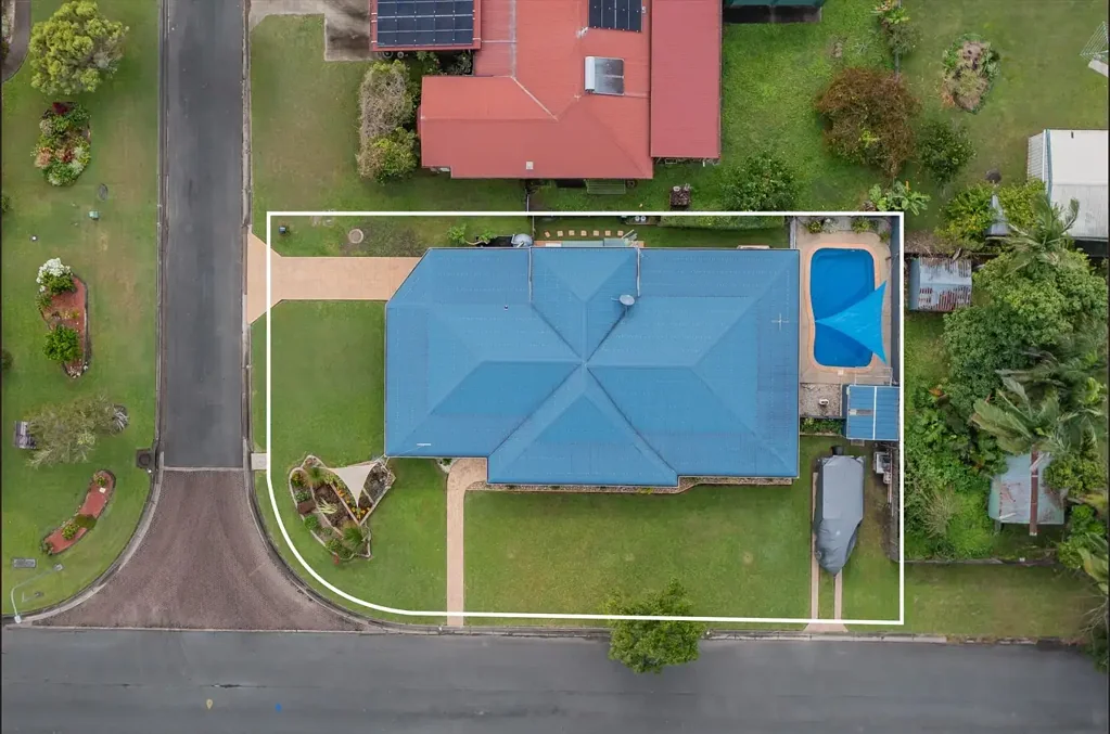 Proserpine 4房  Immaculate Family Home with Pool, Dual Access & Boat Parking