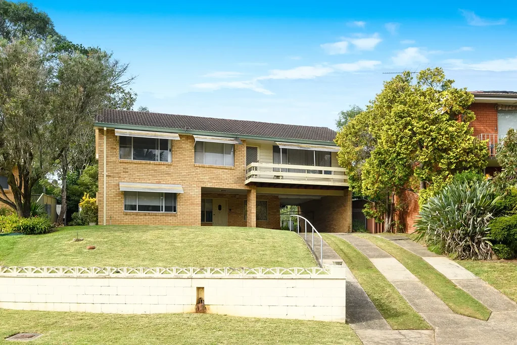 Gymea 4कमरा Family Home with Potential