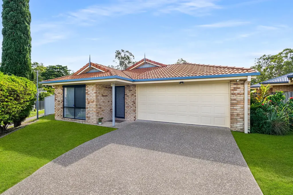 Crestmead 4房 宽敞622m²地块 精美翻新 全新地板 四卧主套房 现代厨房 双车车位 步行多校 Fresh, Modern & Feature-Packed - The Complete Family Home