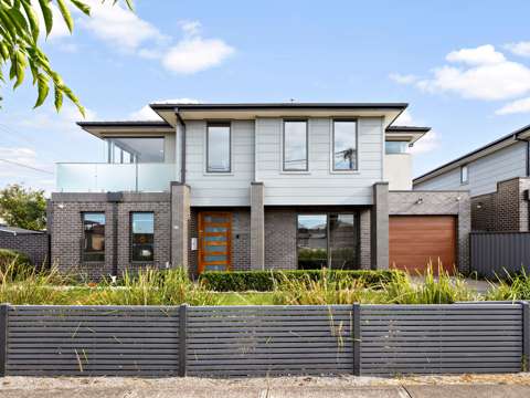 Glenroy 4 Bedroom 56 Gladstone - Stunning Contemporary Family Home with City Views
