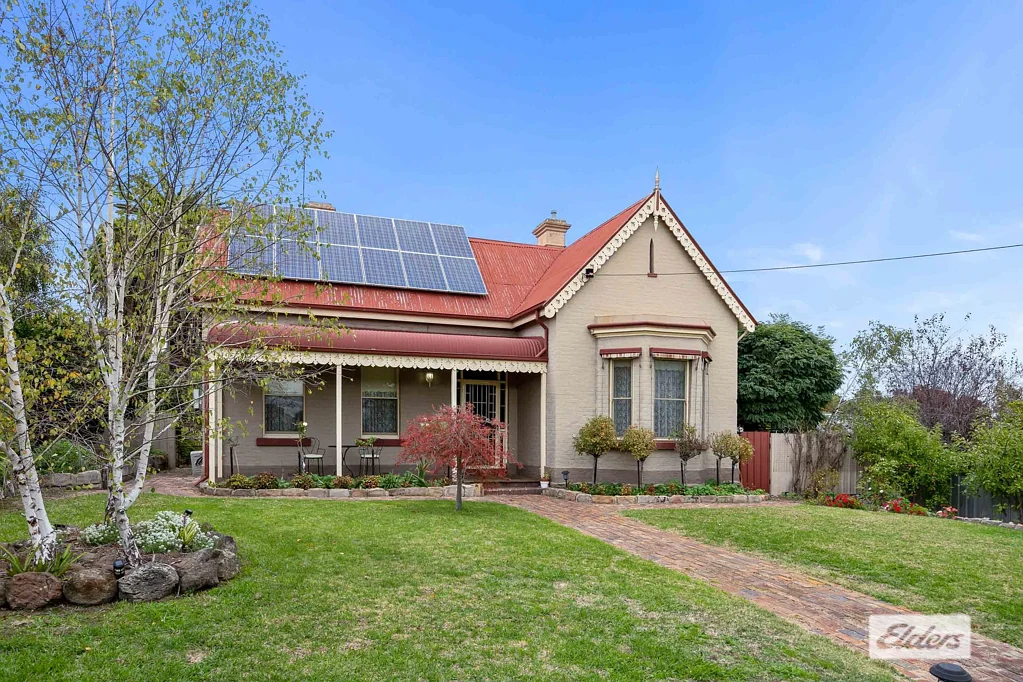 Stawell 4 Bedroom Historic Solid Brick Period Home - Two Street Frontages