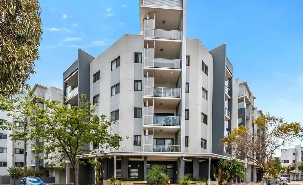 Modern 2-Bedroom, 2-Bathroom Apartment with Resort-Style Facilities