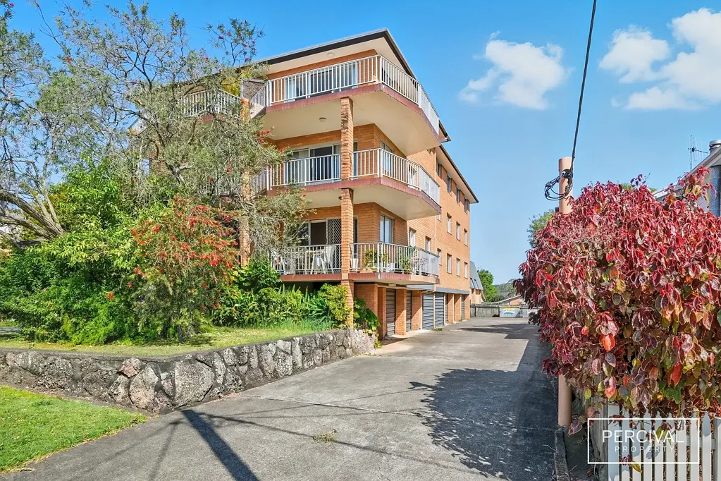 CLOSE TO TOWN & BEACH!