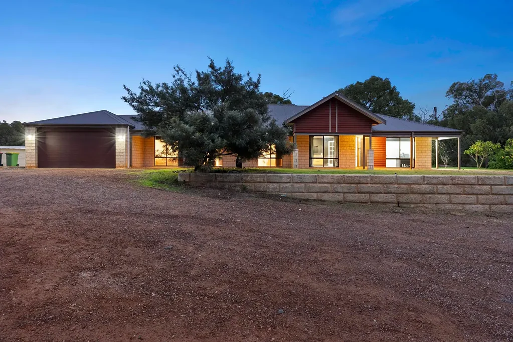 Chittering 5房  Live the Australian Dream - Family Homestead, Pool & Sheds on 7.5 Acres