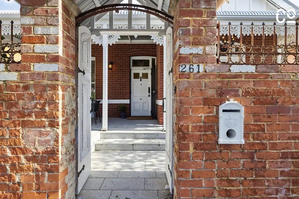 Perth 4ਬੈੱਡਰੂਮ A Timeless Fusion of Rich History and Modern Living