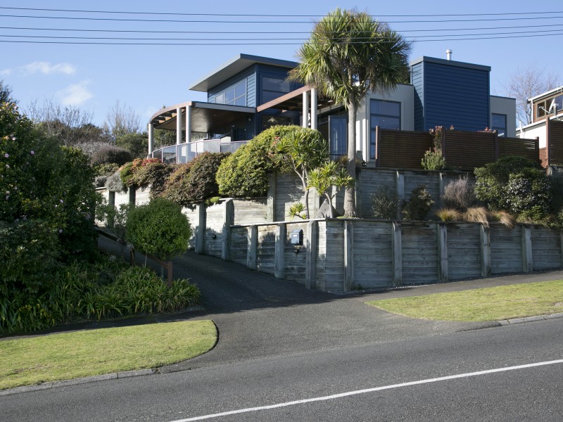 22 Ingle Avenue, Waipahihi, Taupo, 4 Bedrooms, 2 Bathrooms