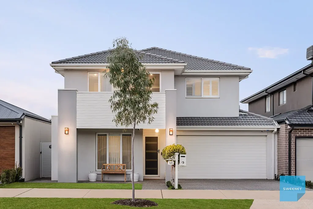 Bonnie Brook 5 Bedroom Luxury Family Living in the Heart of Woodlea Estate