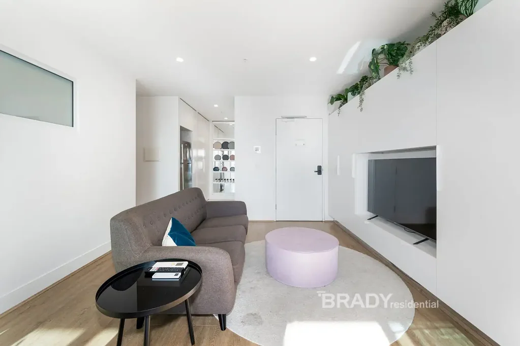 ENJOY THE CITY LIFESTYLE IN THIS FURNISHED TWO-BEDROOM WITH FLOORBOARDS & DISHWASHER