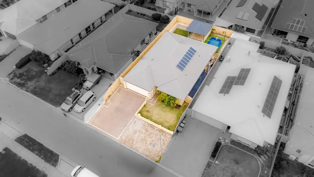 Baldivis 4房  Easy family living with a poolside edge.