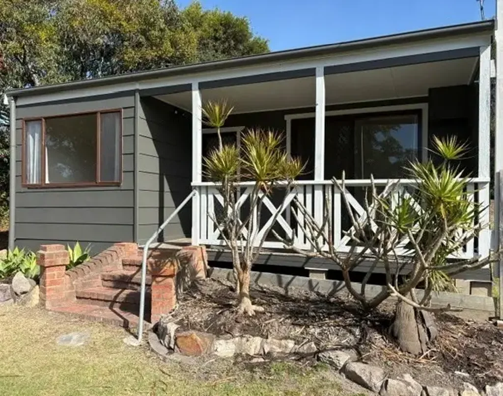 2 BEDROOM COTTAGE IN MORUYA