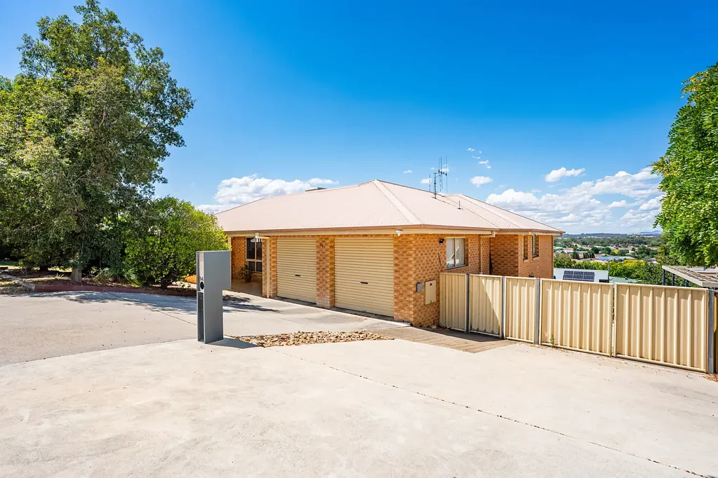 East Albury 4कमरा Unique Design With Stunning Area Views