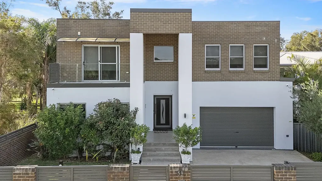 Berkeley Vale 6બેડરૂમ Your Family's Dream Home Awaits - Lakeside Luxury