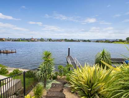 1/61 Sailaway Street, Mermaid Waters, QLD 4218, 3 Bedrooms, 3 Bathrooms, House
