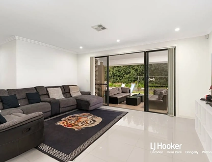 42 Longhurst Street, Oran Park, NSW 2570, 4房, 2浴, House