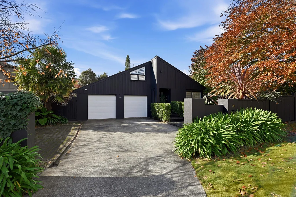 Lynmore 4 Bedroom Effortless Living in Sought-After Lynmore