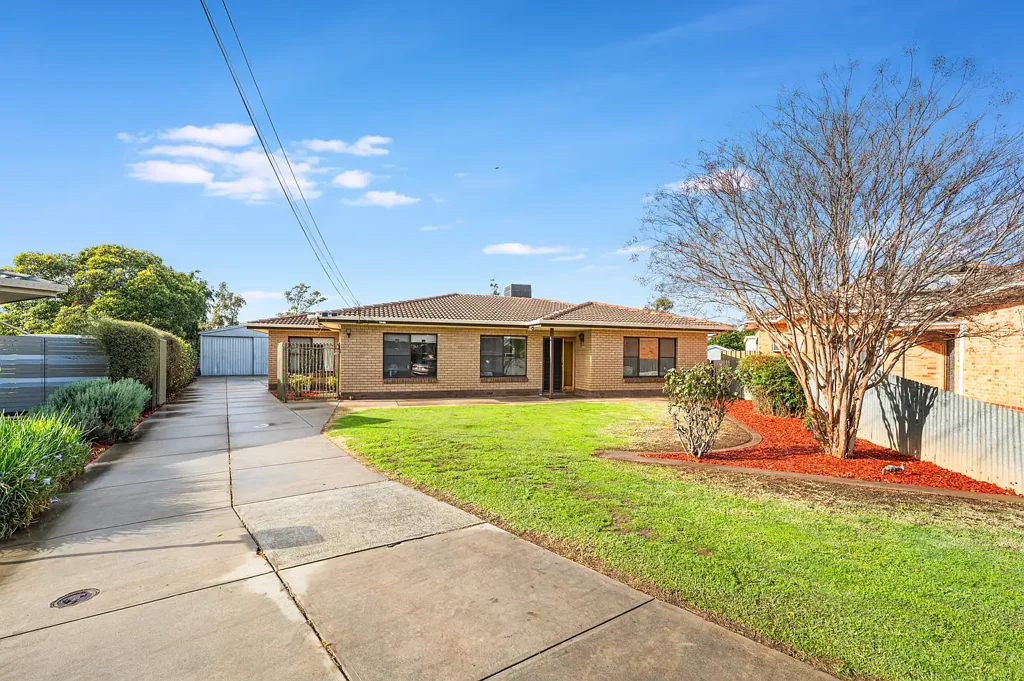 Parafield Gardens 4Habitaciones Spacious Family Living with Development Potential on 1,230m2!