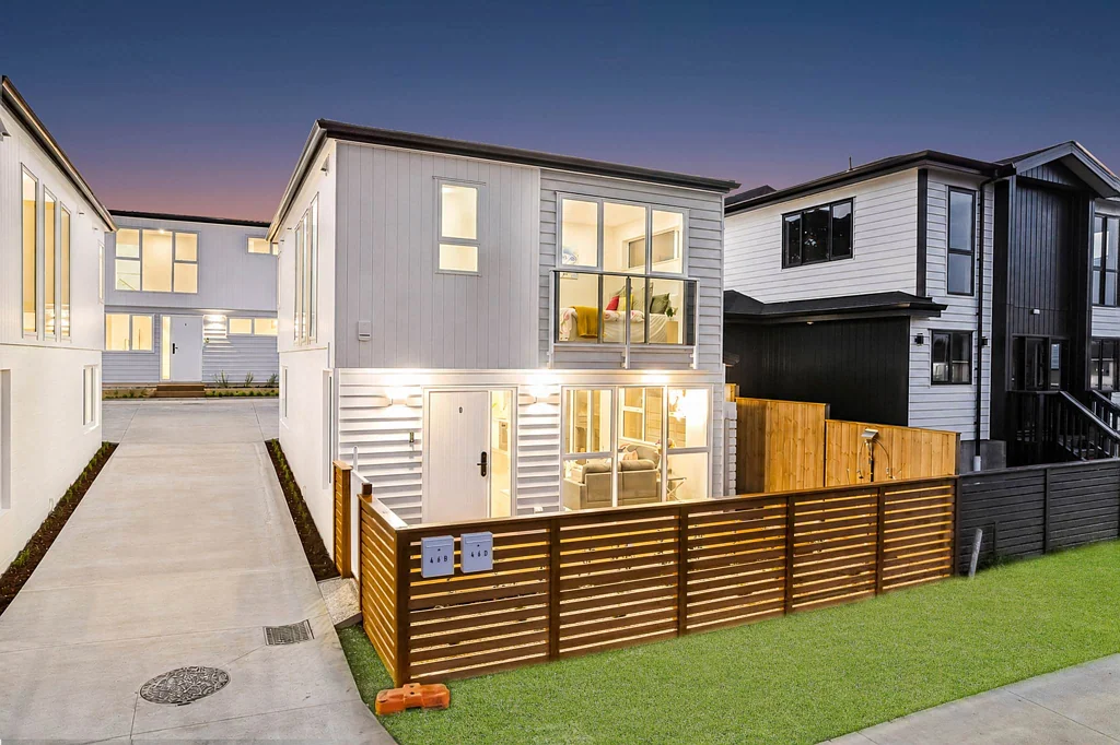 Manurewa 3 Slaapkamer New Standalone: Guest Room& Full Shower Downstairs
