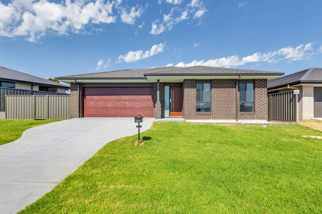 Four Bedroom Home in Cliftleigh
