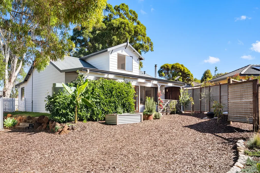 Margaret River 4Moenga Chic Cottage Living with Income on the Side