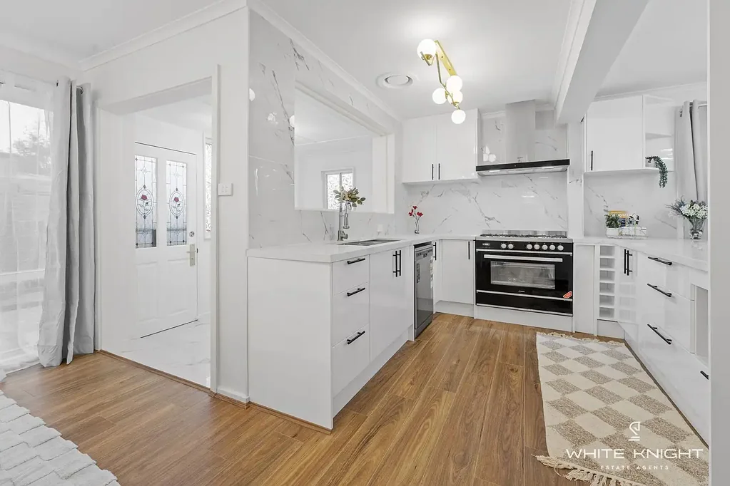 Sunshine West 3غرفة نوم O-Kay Living Starts Here – Renovated Home on 726m²
