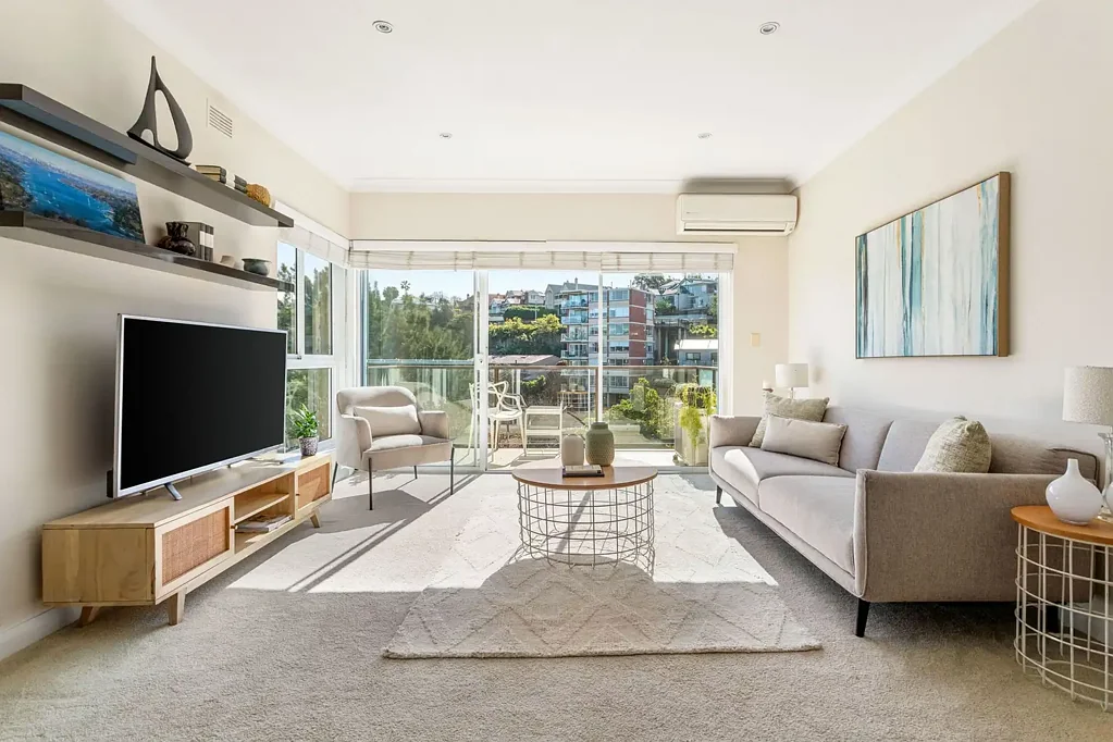 Mosman 2 Bedroom SUN-DRENCHED APARTMENT IN THE HEART OF MOSMAN
