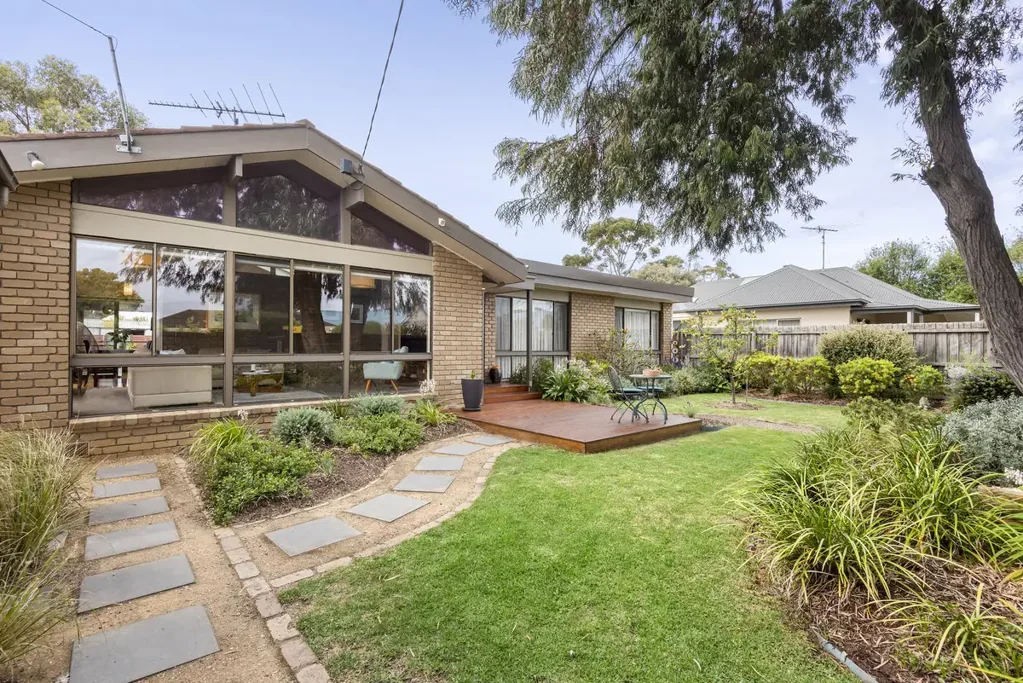 Point Lonsdale 4 Bedroom Family Oasis in Tranquil Setting
