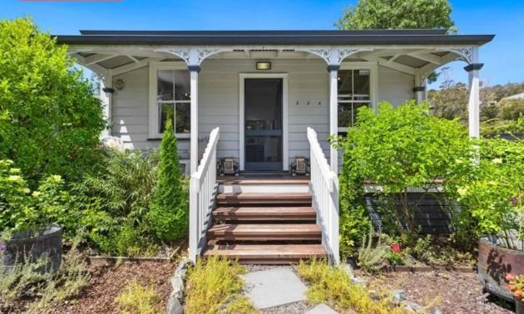 RUSSELL - TWO BEDROOMS - $585 / WEEK