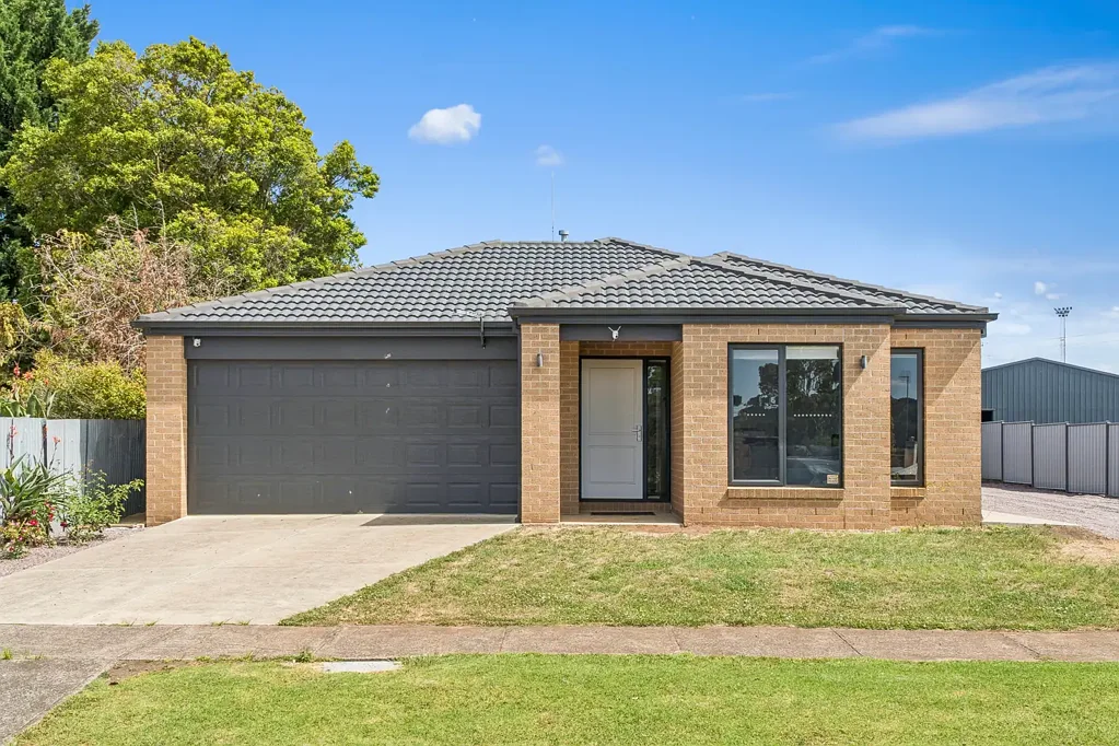 37 Silvester Street, Cobden, VIC 3266