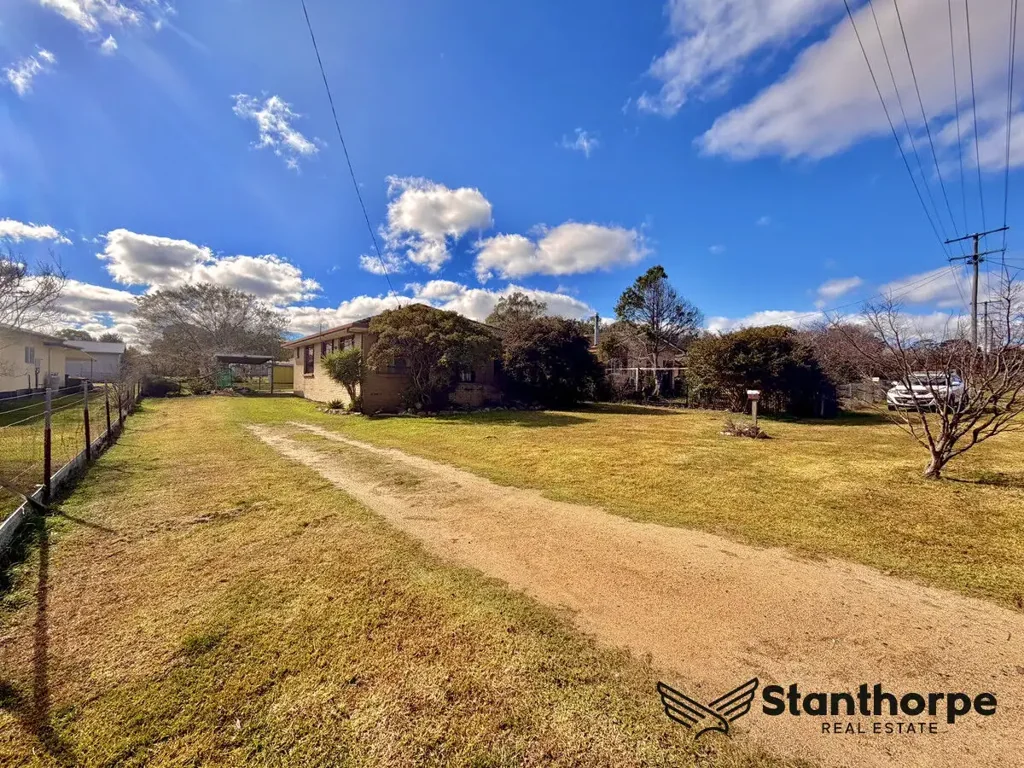 Stanthorpe 3Moenga STANTHORPE - LARGE SOLID 3 BEDROOM 2 BATHROOM HOME ON 1,012M2