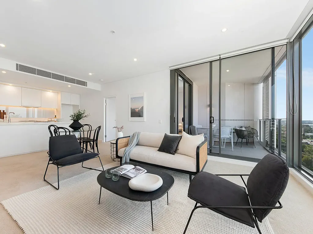 Wolli Creek 2房 公园河景壮丽  高层采光充沛  落地窗通阳台  主卧独立卫浴  度假村级设施  步行生活便利 Ultra Modern + Waterview