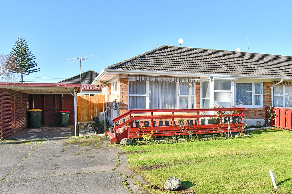 Papatoetoe 2 Bedroom Vendor Loss = Your Gain !!