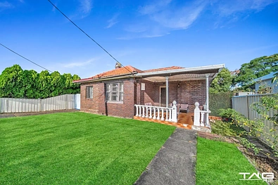 Westmead 3 Slaapkamer Double brick home on huge 815 square metre land