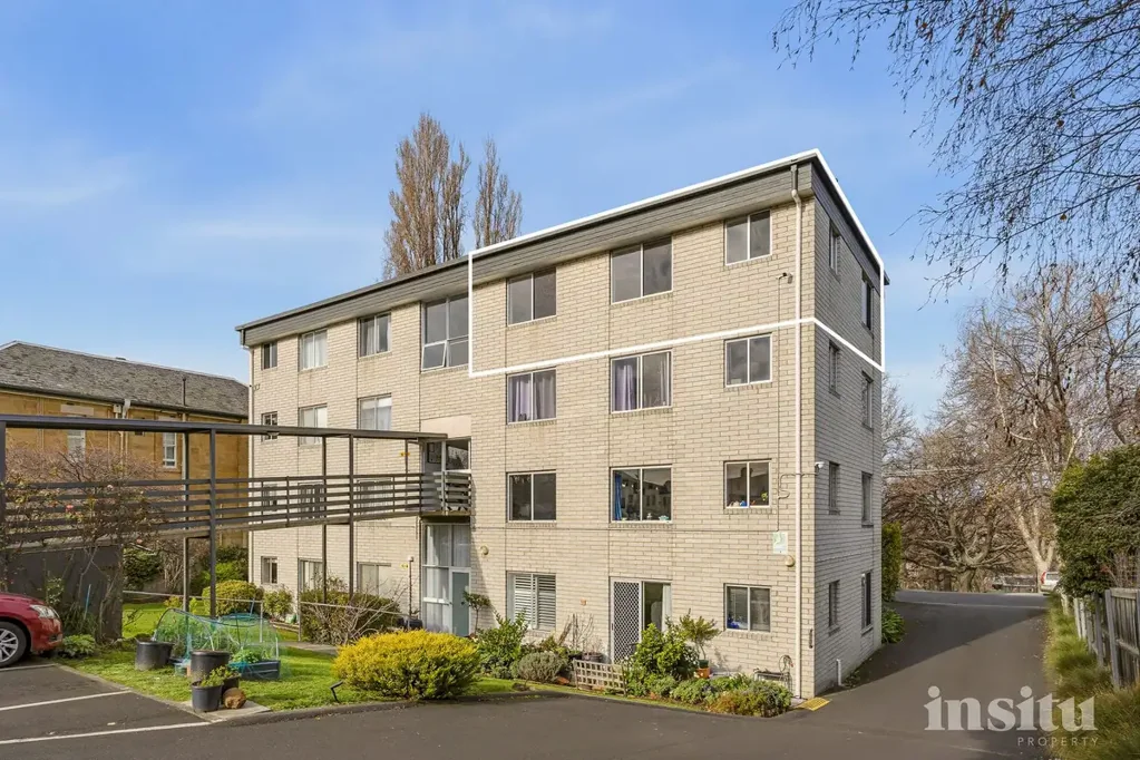 South Hobart 2कमरा Light-Filled Apartment with Mountain Views and Garden Outlook